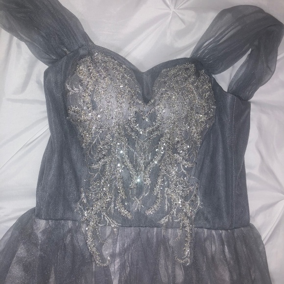 Prom dress - Picture 1 of 8